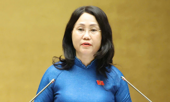 Bộ trưởng Văn hóa Thể thao và Du lịch Lâm Thị Phương Thanh báo cáo giải trình tiếp thu trước khi Quốc hội thông qua. Ảnh: Hoàng Phong