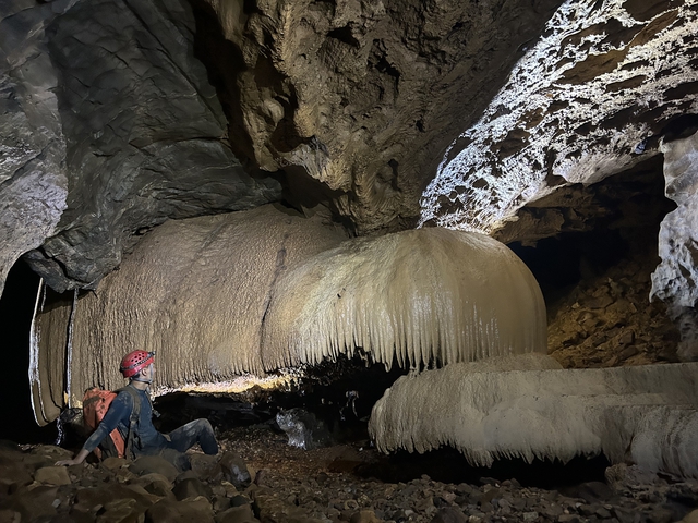 Đoàn chuyên gia khảo sạt hang Nước Lặn