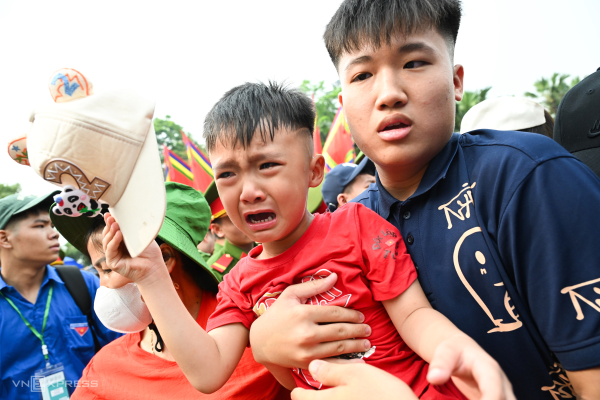 Biển người đổ về đền Hùng - 3