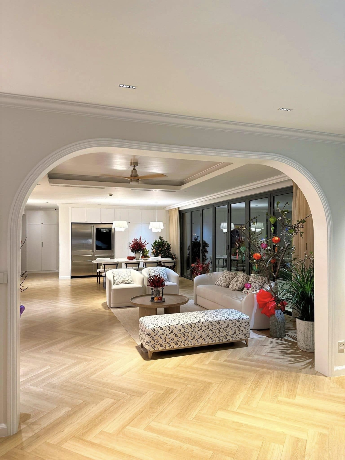 Penthouse hơn 300 m2 của vợ chồng Đặng Thu Thảo - 4