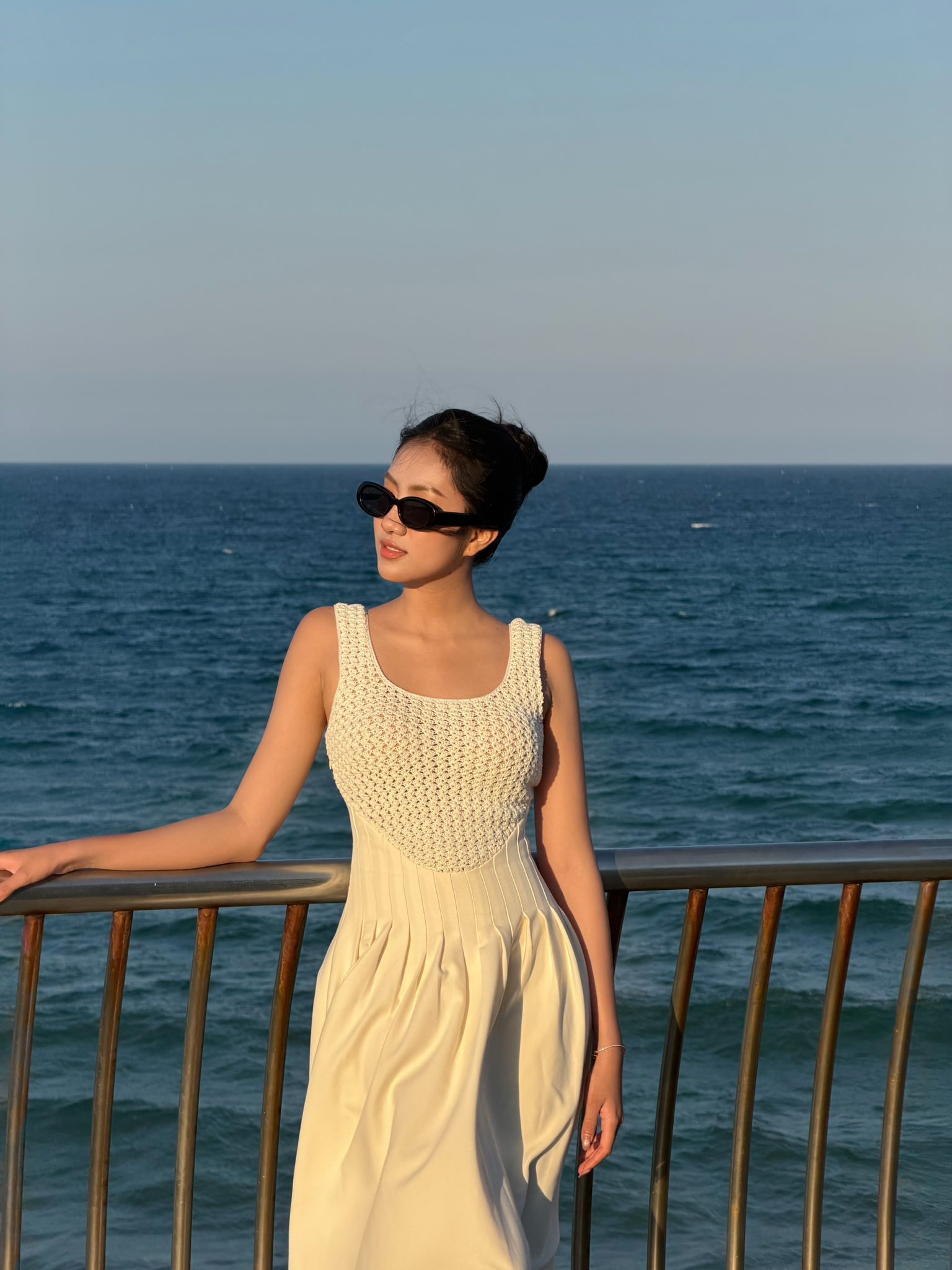 Hà Trúc Linh sở hữu chiều cao 1m72 cùng số đo ba vòng 80-59-95. Không chỉ gây ấn tượng bởi ngoại hình nổi bật, nàng hậu còn có thành tích học tập đáng chú ý. Nhiều năm liền, nàng hậu tích cực tham gia các hoạt động phong trào, ngoại khóa và công tác cộng đồng.