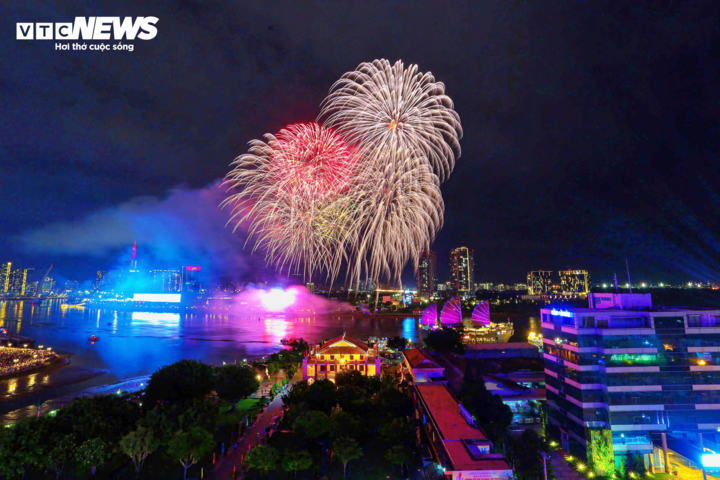 TP.HCM sẽ bắn pháo hoa tại 8 điểm trong dịp lễ 30/4 năm nay, trong đó có 3 điểm tầm cao và 5 điểm tầm thấp. (Ảnh: Lương Ý)