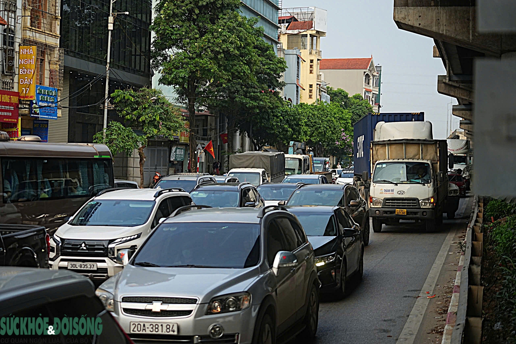 Cửa ngõ phía Nam vẫn là điểm nóng do đây là hướng chính kết nối Hà Nội với các tỉnh phía Nam, lưu lượng phương tiện dồn về lớn trong cùng thời điểm khiến giao thông trong tình trạng quá tải cục bộ.