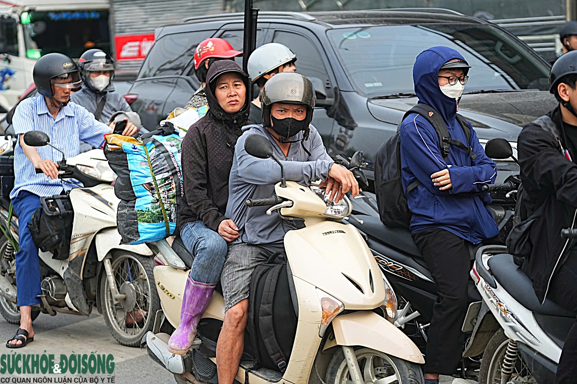 Anh Thái Lâm (Ninh Bình) cho biết, khi di chuyển theo hướng cầu Thanh Trì về trung tâm, đến gần khu vực Bến xe Nước Ngầm thì gặp cảnh phương tiện đông đúc, việc đi lại mất nhiều thời gian hơn so với ngày thường.