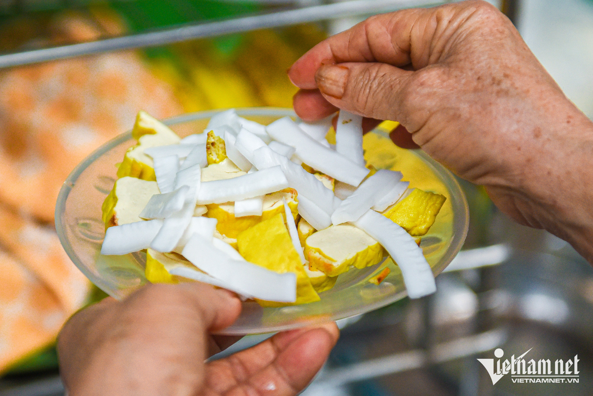 Các nguyên liệu ăn kèm món sứa đỏ đều được tuyển chọn kỹ càng. Ảnh: Linh Trang