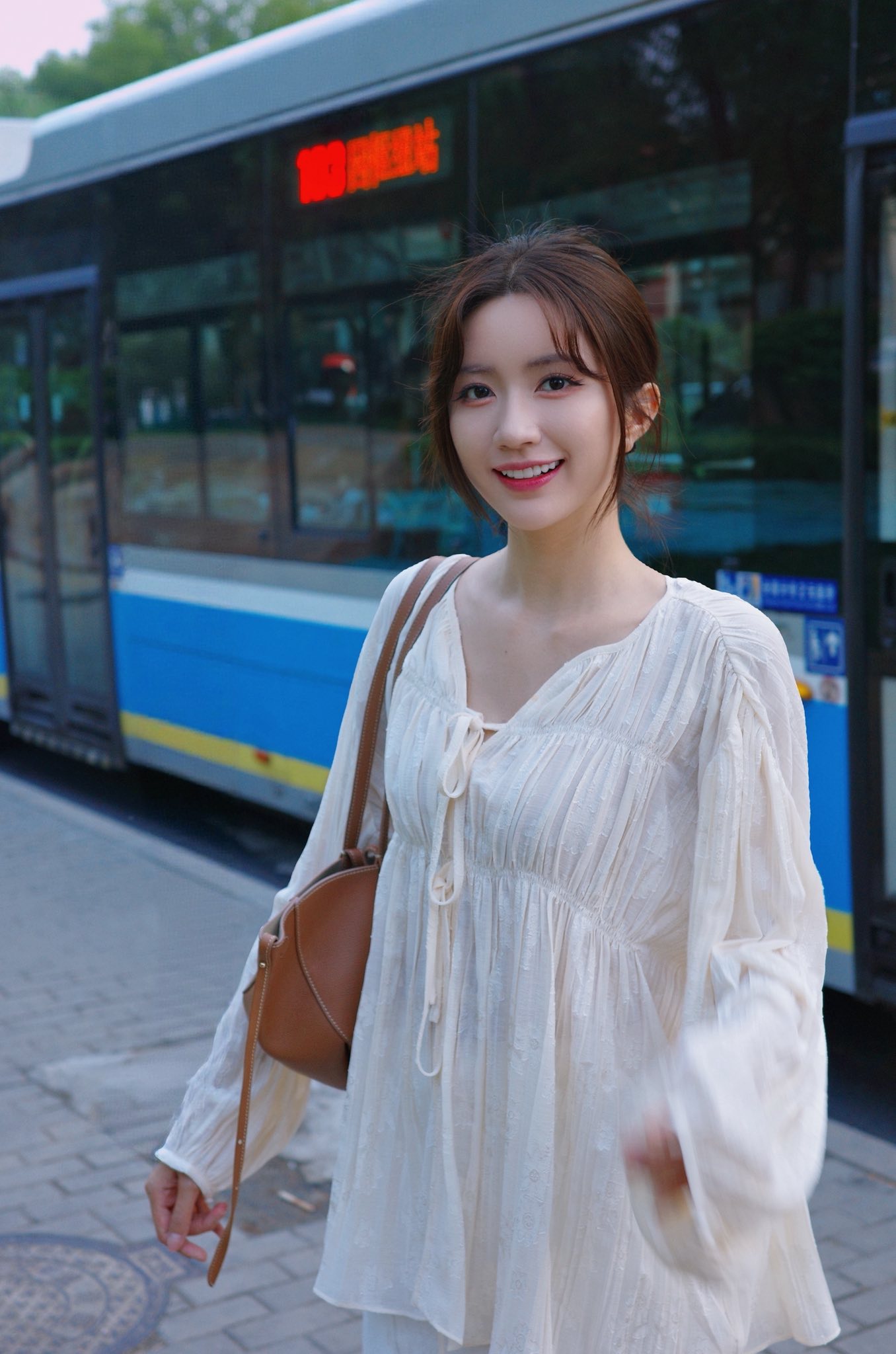 Ngọc Huyền không chỉ là gương mặt thân quen của phim giờ vàng VTV mà còn được biết đến là cháu dâu của NSƯT Chí Trung. Năm 2023, Ngọc Huyền kết hôn với Duy Minh - cháu họ của nam nghệ sĩ.