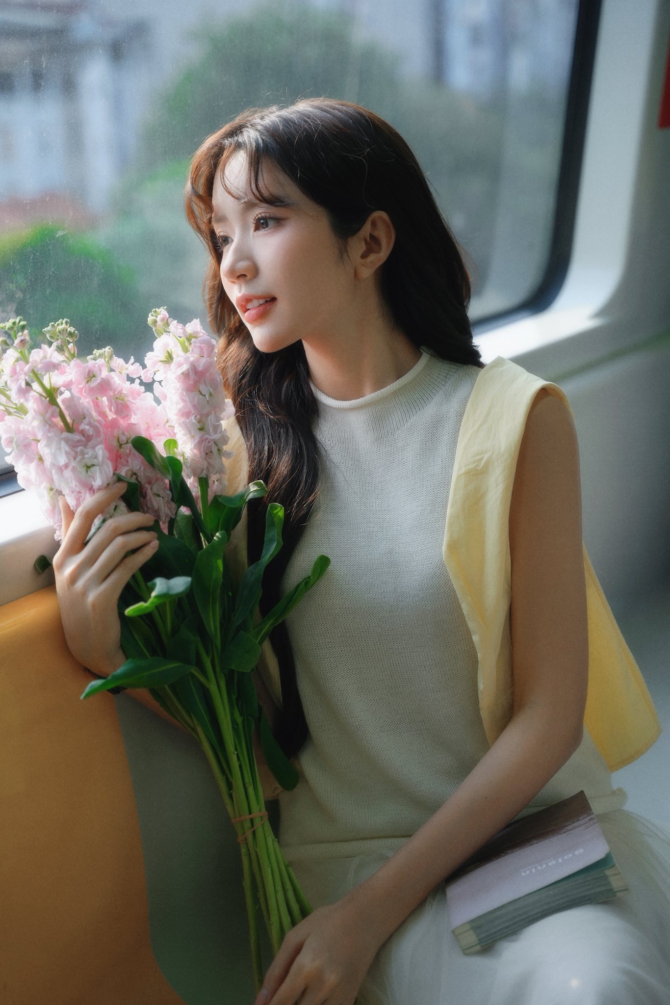 Không chỉ gói gọn trong hình ảnh diễn viên, Ngọc Huyền còn lại khoáng giả yêu thích bởi những khoảnh khắc khắc rất “nàng thơ”.