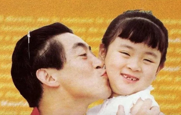 Lục Tiểu Linh Đồng và con gái khi còn nhỏ.