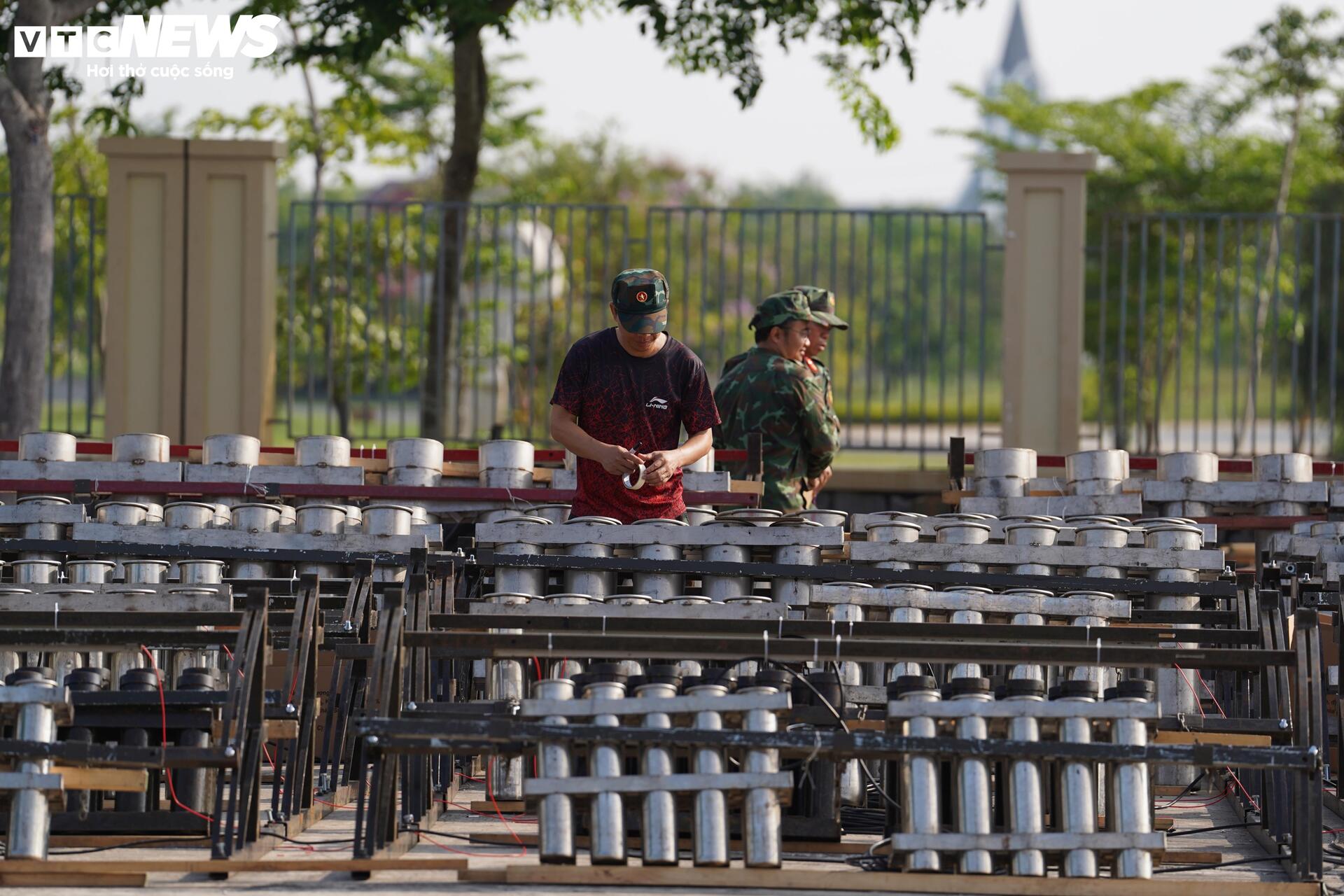 Ba điểm bắn tầm cao gồm khu vực đầu hầm sông Sài Gòn (phường An Khánh), trung tâm Thành phố mới (phường Bình Dương) và Quảng trường Công viên Bà Rịa (phường Bà Rịa). Năm điểm tầm thấp đặt tại Địa đạo Củ Chi, Công viên Đầm Sen, tòa tháp Saigon Marina IFC, Khu biệt thự Kim Long và khu đô thị lấn biển Cần Giờ.
