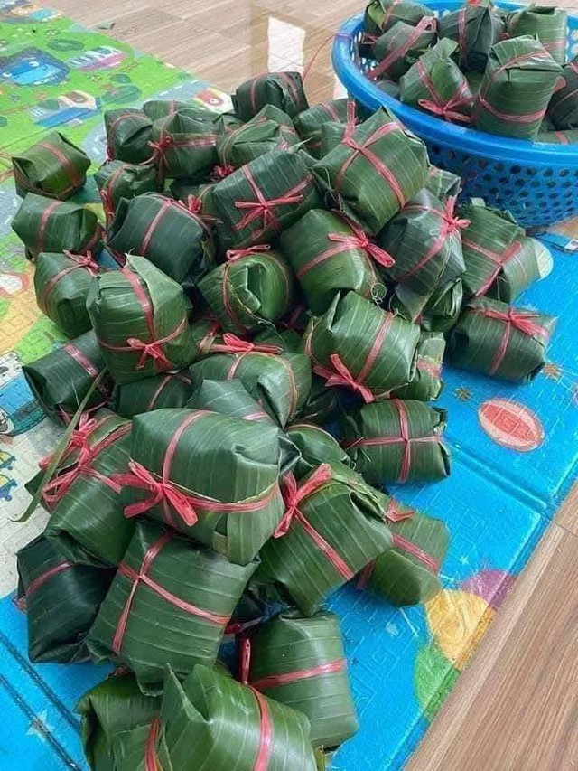 Đặc sản nem Ninh Bình nổi tiếng với hương vị chua cay, thơm ngon.