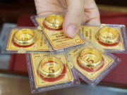 Chốt giá vàng hôm nay ngày 1/5 đột ngột giảm cực mạnh