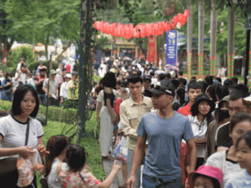 Vượt hàng trăm km đưa con đi xem voi, khỉ tại Vườn thú Hà Nội