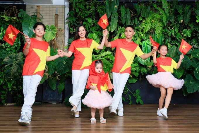 Tòa nhà 6 tầng của gia đình Khánh Thi - Phan Hiển - 9