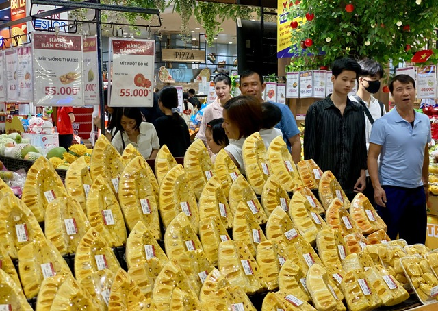 Trên thị trường bày bán nhiều loại mít khác nhau.