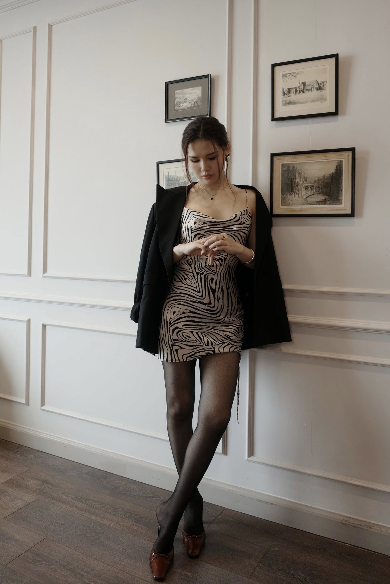Mặc dù than thở không hài lòng về cân nặng nhưng bên dưới bài đăng không ít bình luận ngưỡng mộ sắc vóc gái 2 con của Phanh Lee. Trong đó, diễn viên Huyền Lizzie trầm trồ: Điên đảo. Tôi thích style này của ấy.