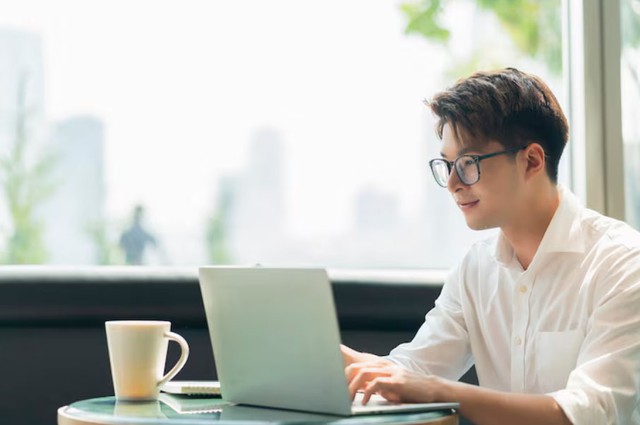 Bảo Bình nổi tiếng với những ý tưởng đột phá, thậm chí có thể tạo ra các startup triệu đô. Ảnh minh họa