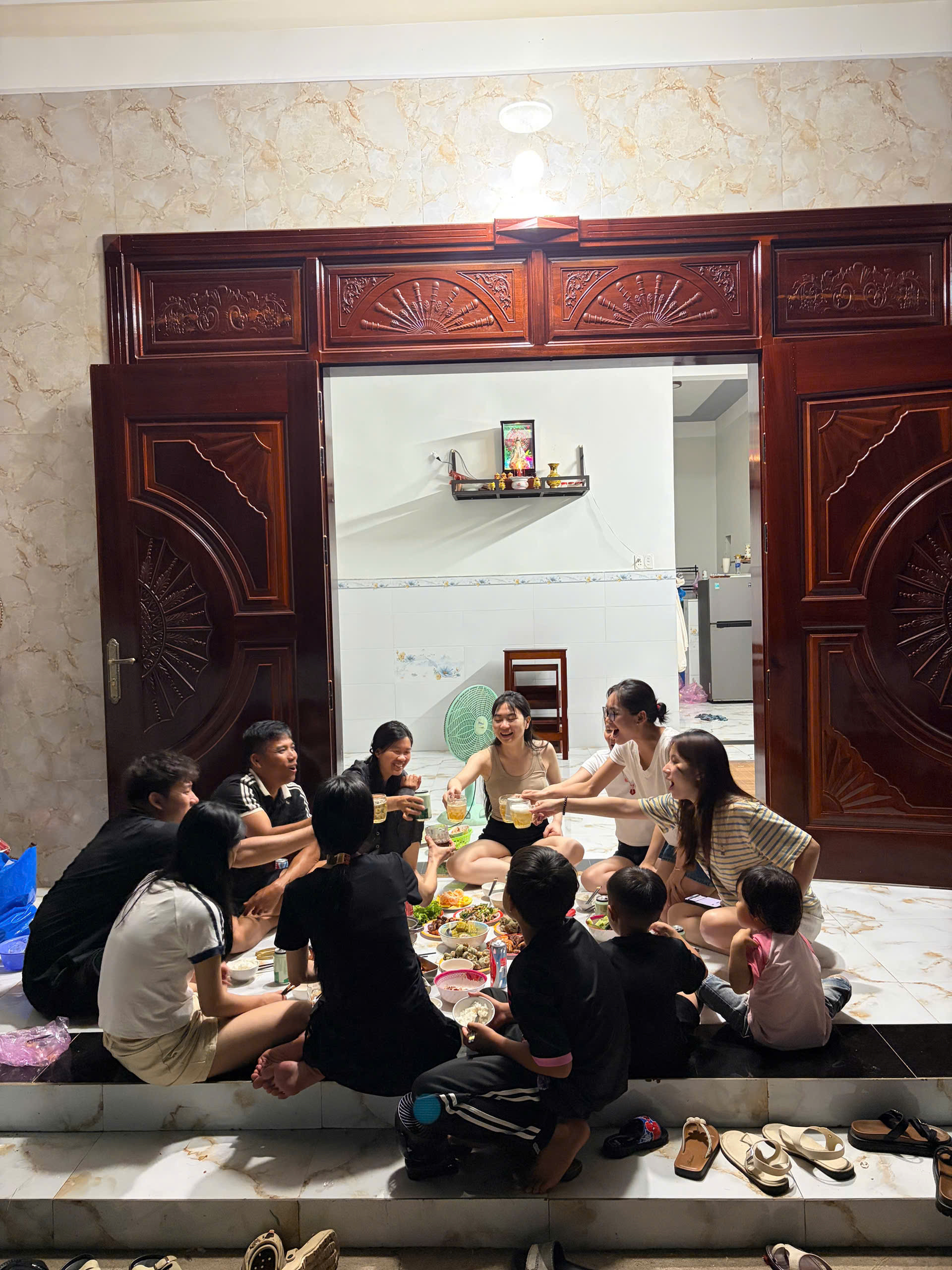 Khách Hà Nội ra đảo miền Trung ngày amp;#34;cháy phòngamp;#34;, có cuộc gặp cả đời không quên - 4