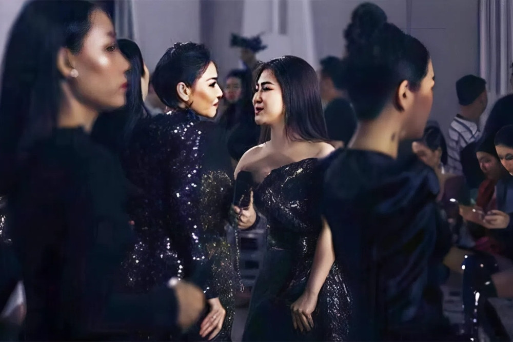 Thu Minh và Hương Tràm trò chuyện cùng nhau trong sự kiện năm 2018.