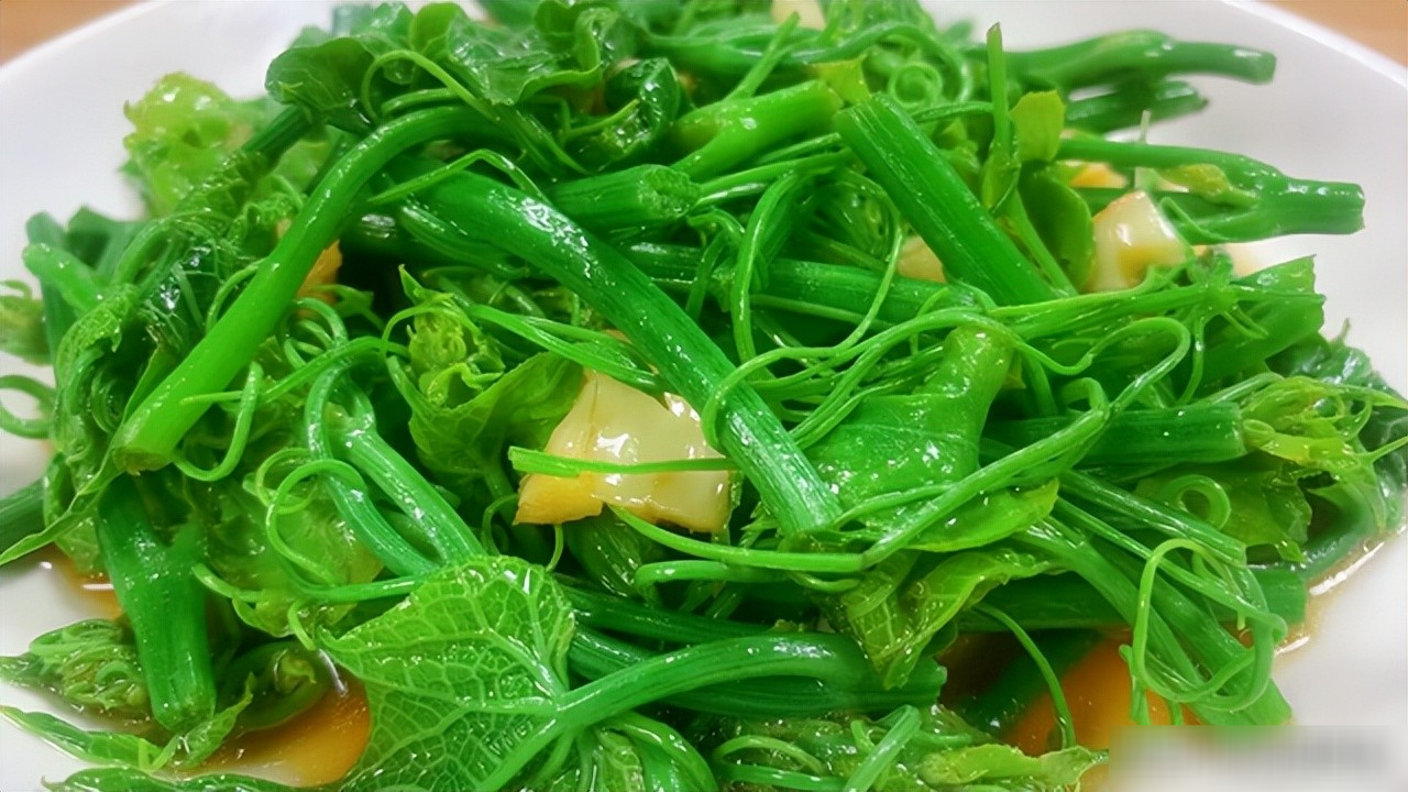 Loại rau dân dã nổi nhất đầu hè, xanh non, giòn ngọt còn giúp chống viêm, bảo vệ tim mạch và làm chậm lão hóa - 4
