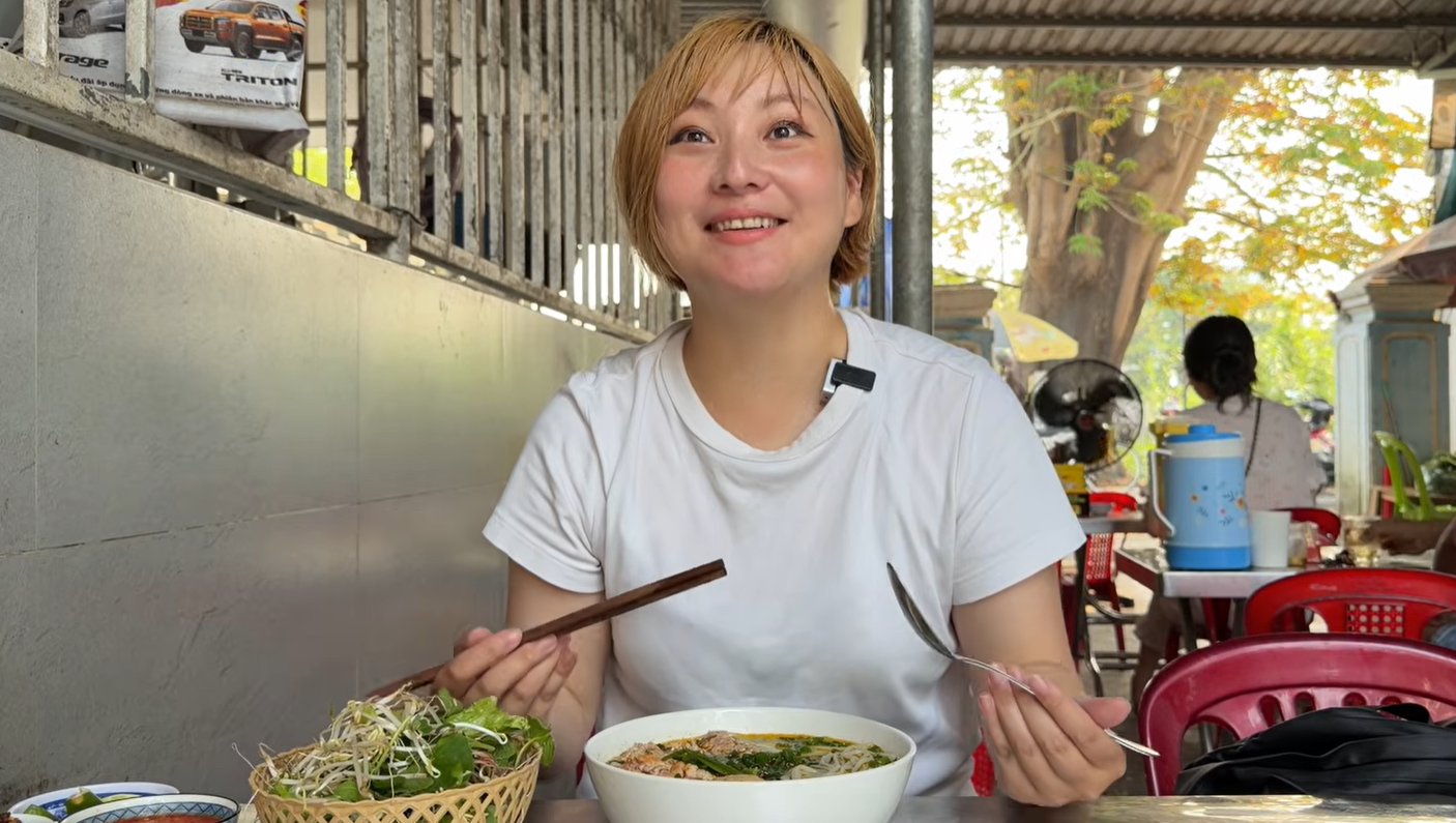Misuzu - vị khách Nhật Bản thừa nhận đến Huế vì quá yêu thích đặc sản bún bò nơi đây