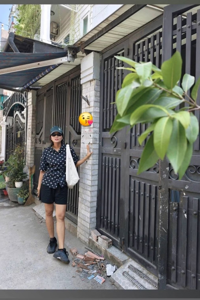 Vợ chồng HHen Niê và căn nhà mới mua.