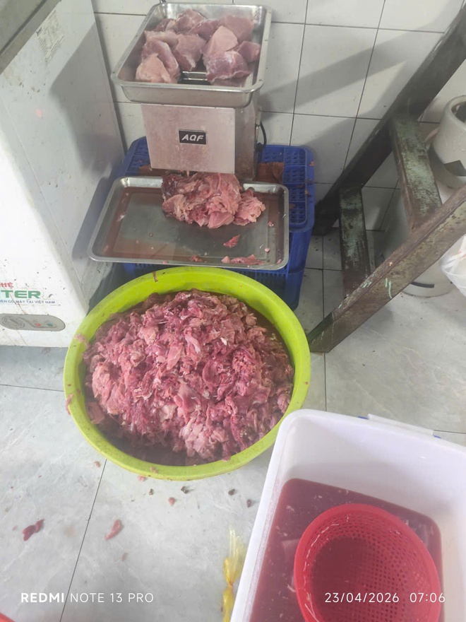 Ngâm thịt lợn vào hóa chất để amp;#34;biếnamp;#34; thành thịt bò, đã bán ra thị trường hơn 65 tấn - 5