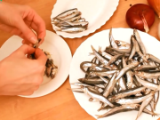 Clip Eva - Những loại cá rẻ hơn cá hồi, giàu canxi, giàuomega-3, chất béo tốt và vitamin D bán đầy chợ Việt