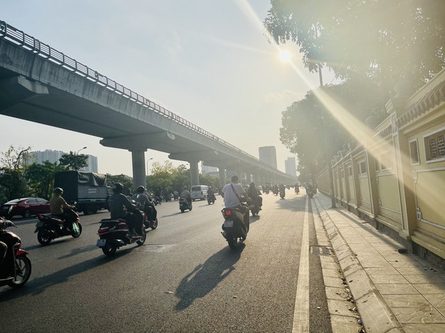 Theo dự báo thời tiết, Hà Nội và miền Bắc sắp có nắng nóng diện rộng. Ảnh: T.H