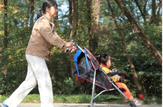 Ở cùng con cái lúc về già, mỗi lời nói, mỗi hành động đều phải cân nhắc. Ảnh minh họa