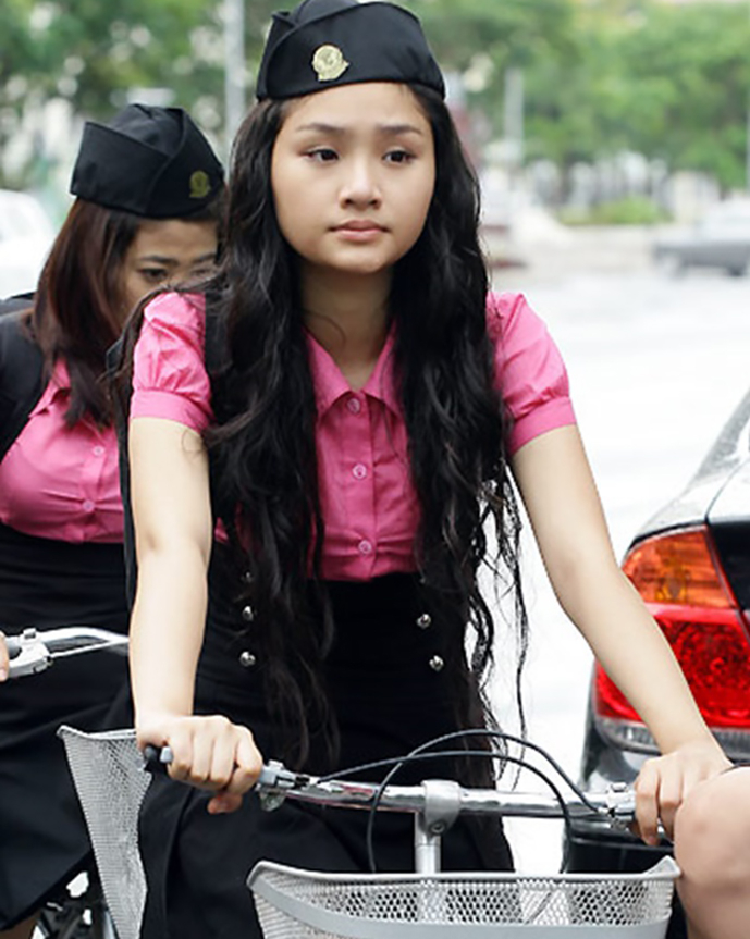 Năm 2009 - 2010, Miu Lê ghi dấu ấn với vai chính trong phim Những thiên thần áo trắng. Cô được khen có diễn xuất tự nhiên, đáng yêu, phù hợp lứa tuổi học trò.