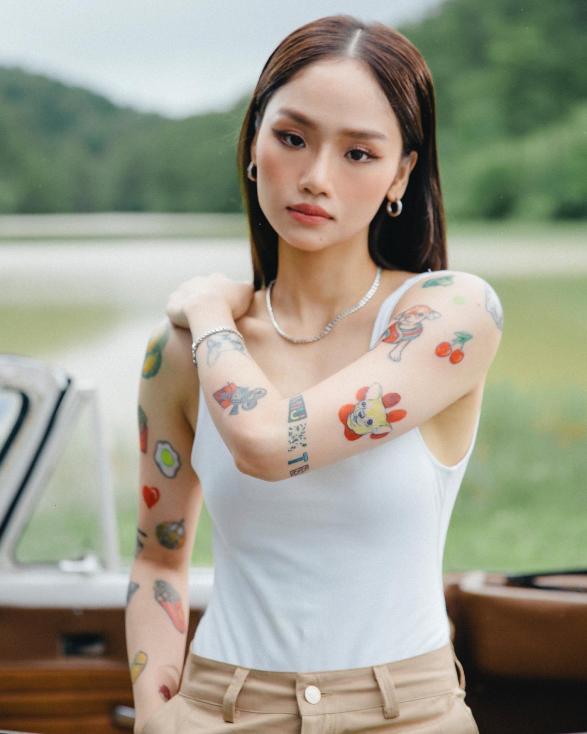 Năm 2022, Miu Lê trở lại showbiz mạnh mẽ với phong cách nổi loạn và cá tính. Cô kết hợp cùng rapper Karik ra mắt MV Vì mẹ anh bắt chia tay. Ca khúc đạt vị trí số 1 trên danh mục YouTube Top Trending Việt Nam nhiều tuần liên tiếp, hiện có 130 triệu lượt xem.