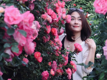 Nhà đẹp - Mẹ 8X chi hơn 2 tỷ đồng làm vườn hoa quanh nhà như cổ tích