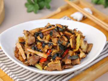 Bếp Eva - Loại rau gia vị giá rẻ lại là vị thuốc quý, điều hòa khí huyết, tăng cường sức đề kháng, xào thịt bò cực thơm