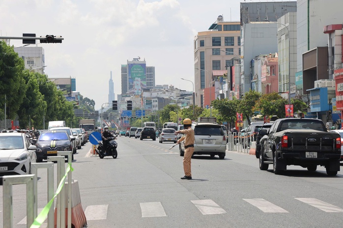 Đường Cộng Hòa tổ chức giao thông linh hoạt.