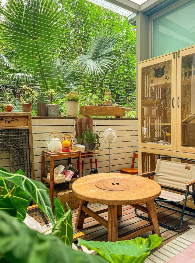 Góc thu nhỏ ở ban công thư giãn sau buổi làm việc cực chất.