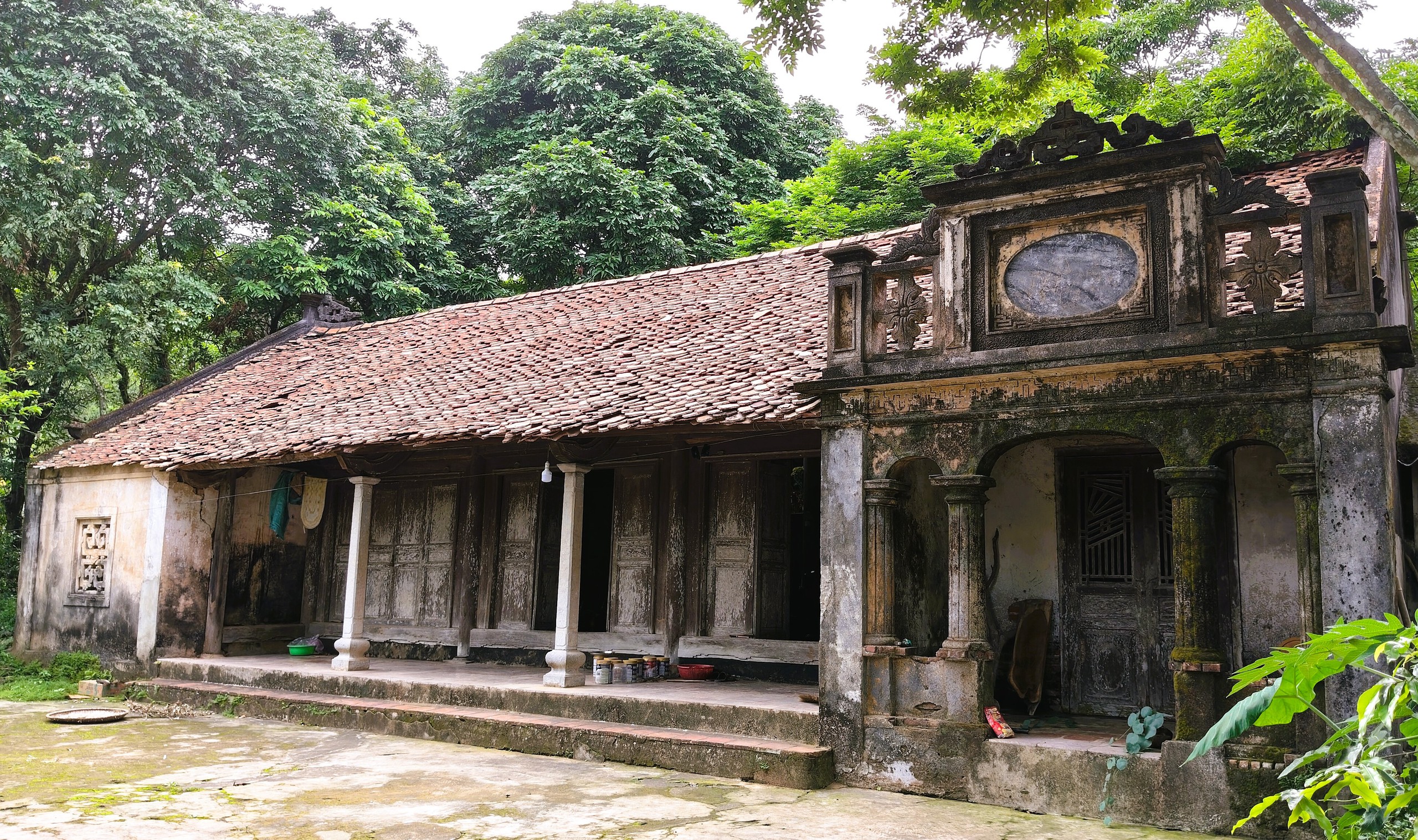 Trải qua hơn 80 năm, ngôi nhà vẫn còn tương đối nguyên vẹn
