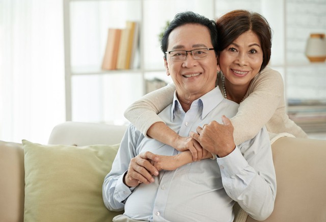 Một người lớn tuổi khỏe mạnh không chỉ sống vui vẻ hơn mà còn giúp con cháu bớt đi rất nhiều lo lắng. Ảnh minh họa