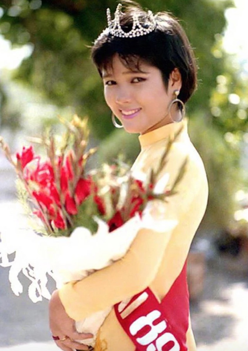 Kiều Khanh đăng quang Hoa hậu Áo dài Việt Nam 1989.