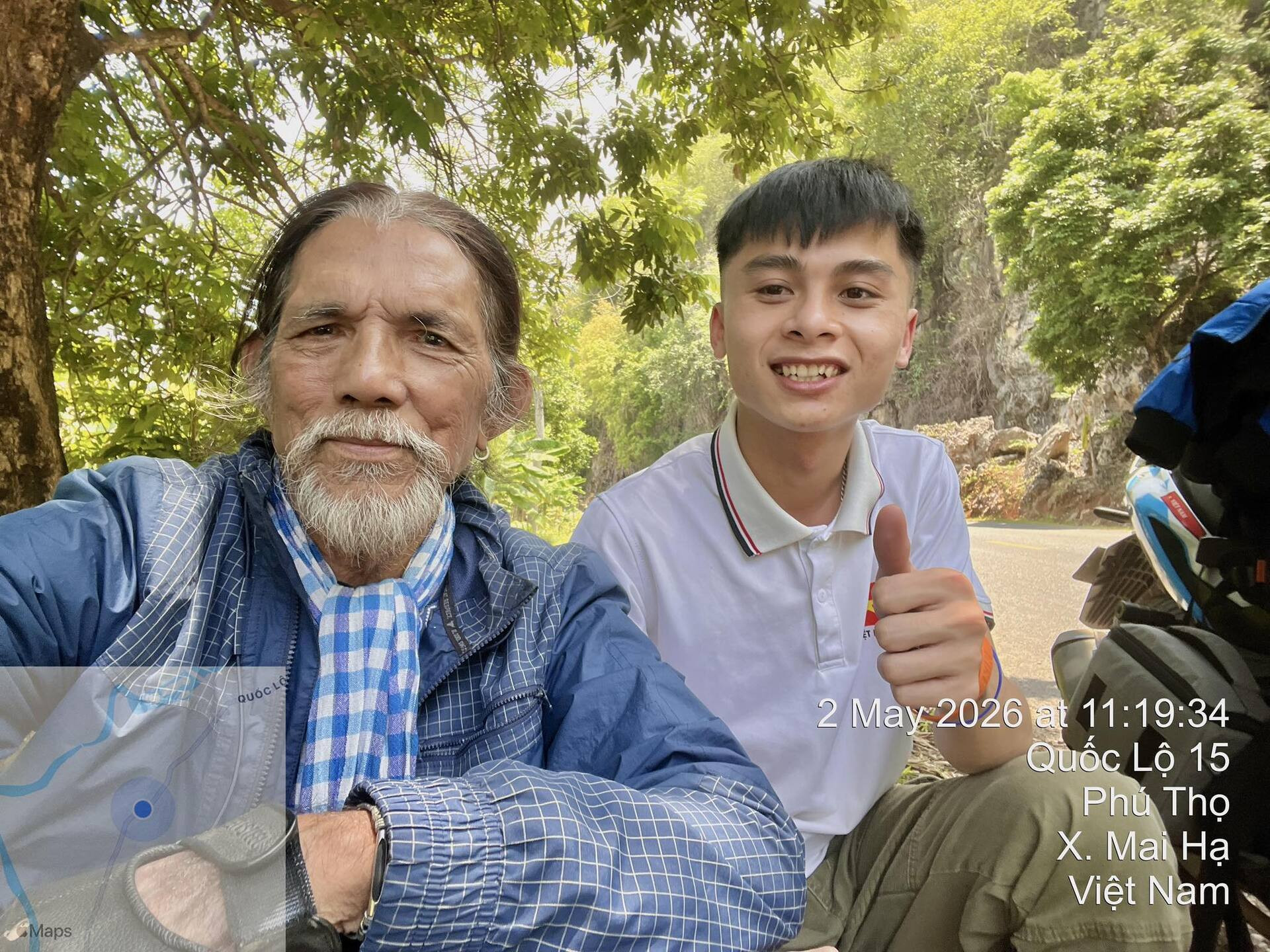Một bạn trẻ theo dõi hành trình của ông Vân nên tìm tới gặp gỡ