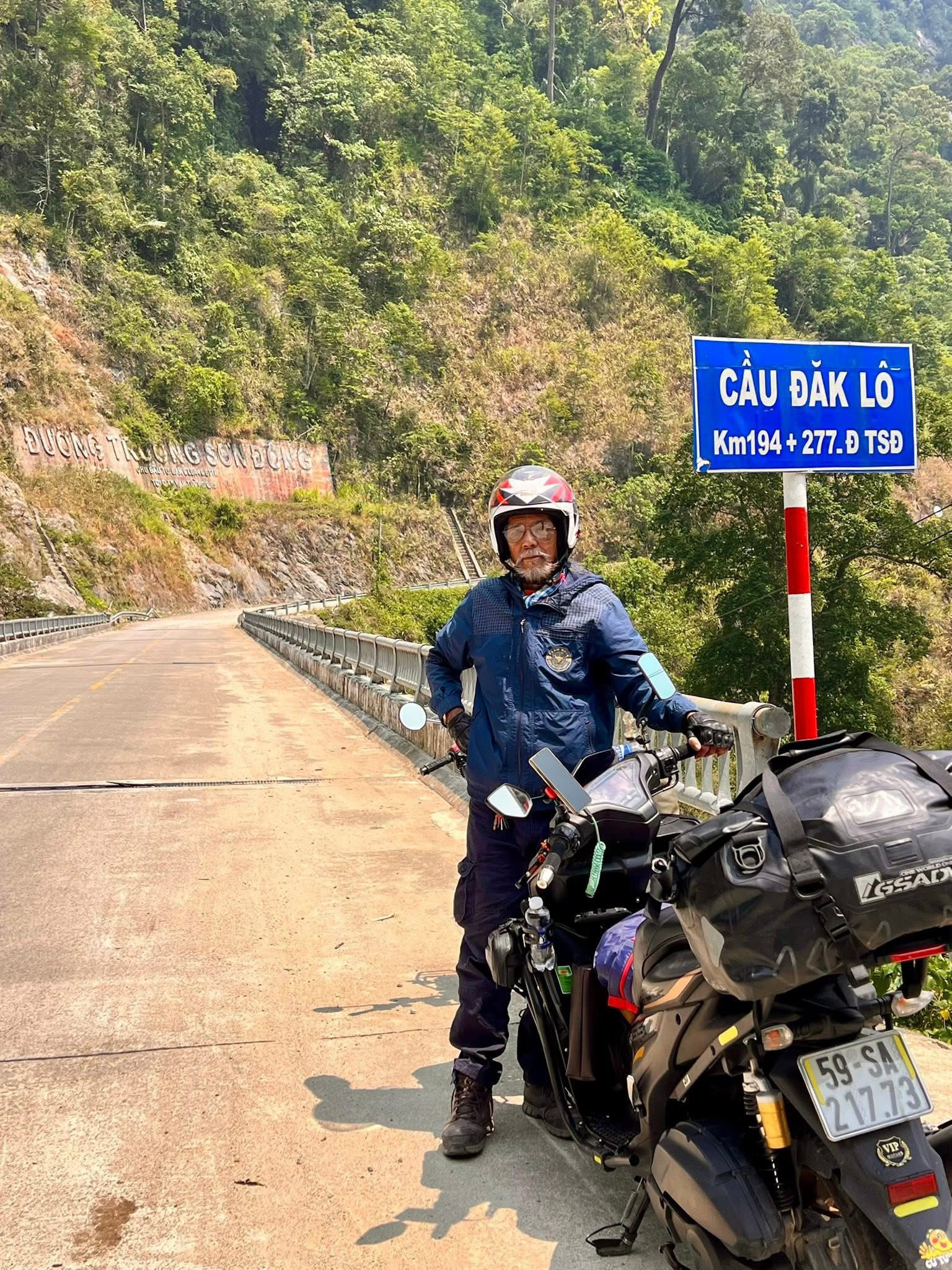 Ông Vân lái xe 100-250km/ngày, tùy sức khỏe và thời tiết