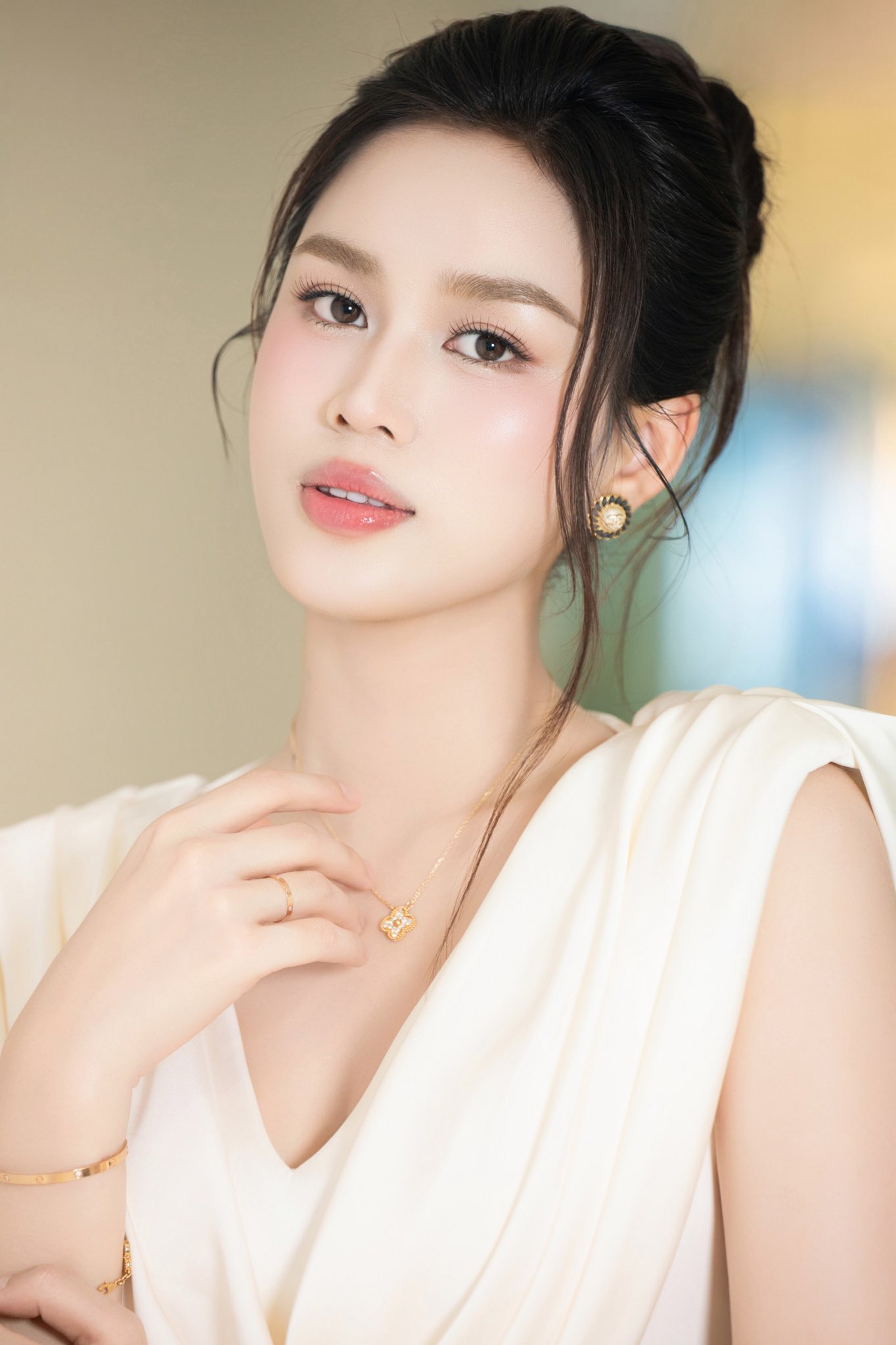 Loạt hình ảnh của Đỗ Thị Hà nhanh chóng được chia sẻ rộng rãi trên mạng xã hội.