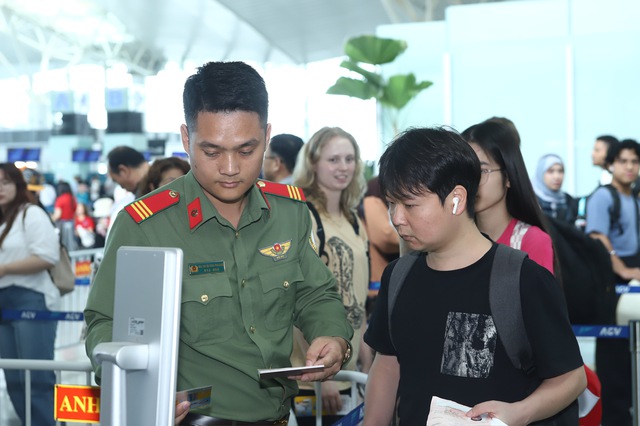Hành khách tới Cảng Hàng không quốc tế Nội Bài ngày 21/5 cần chú ý thay đổi khu check-in và soi chiếu.