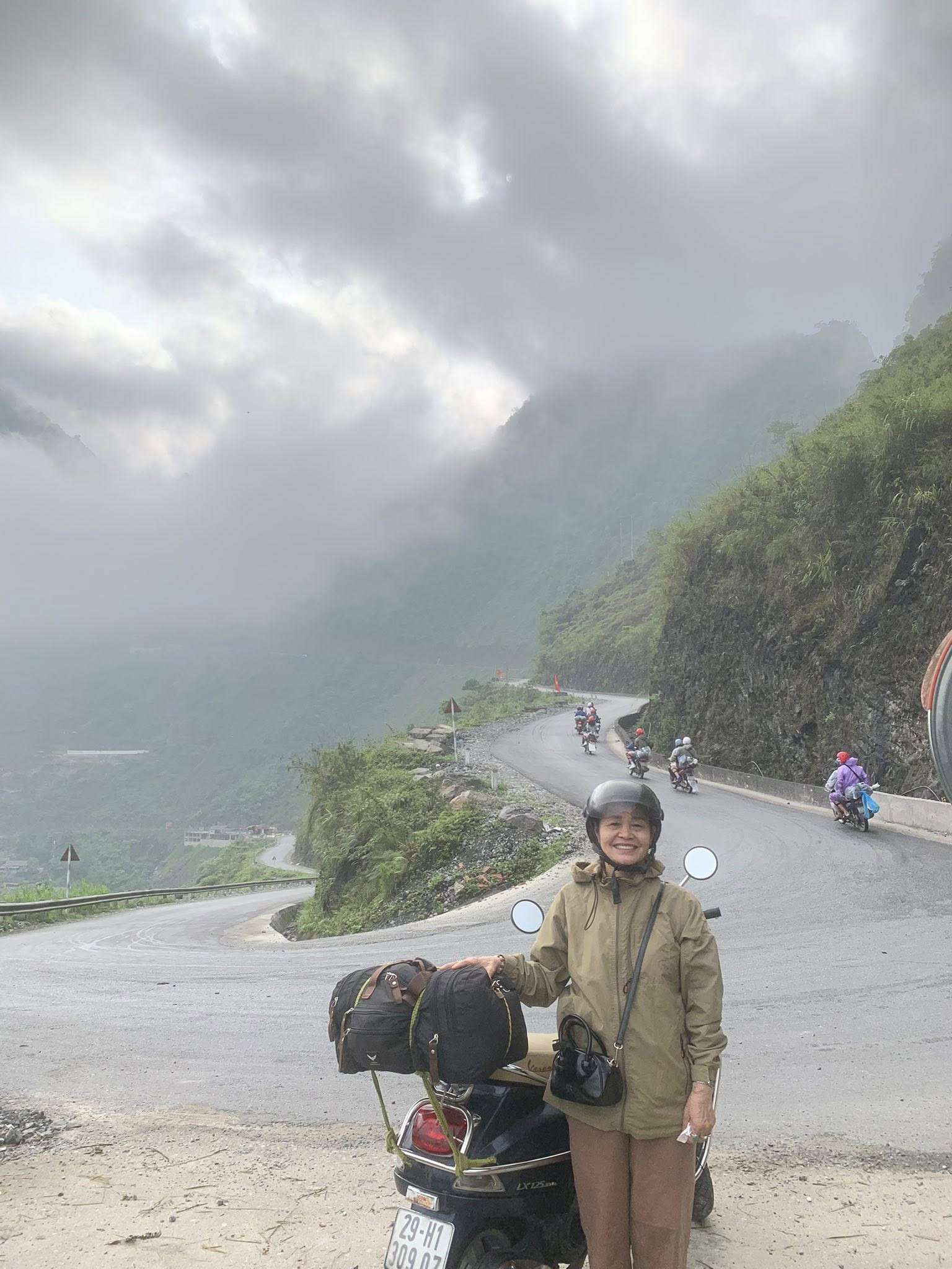 Tháng 4 vừa qua, vợ chồng ông Dũng, bà Giang có chuyến đi khoảng 1.000km khám phá Tuyên Quang (khu vực Hà Giang) cũ