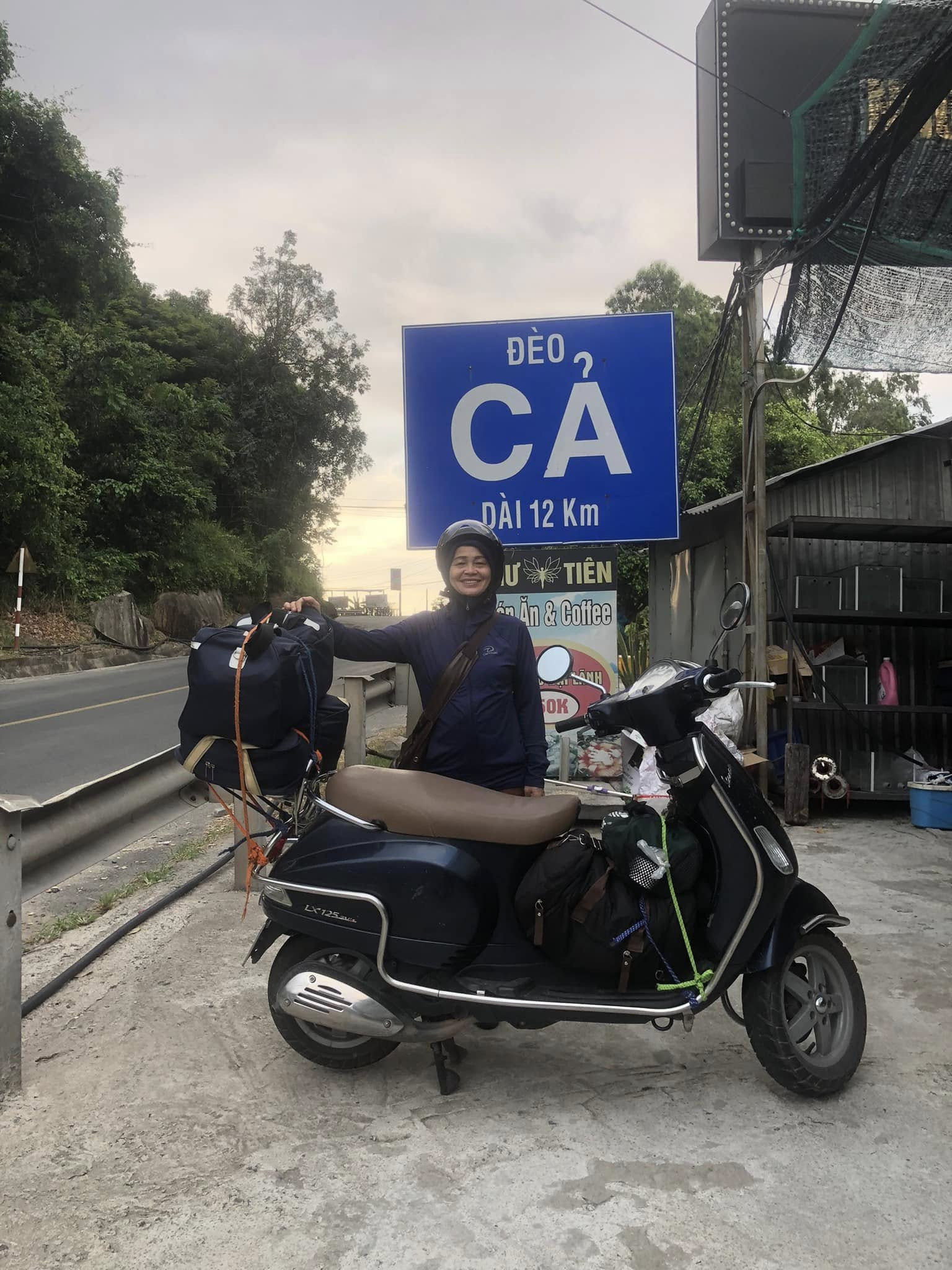 Chồng 70 tuổi 11 năm lái xe máy đưa vợ xuyên Việt, thực hiện lời hứa khi còn trẻ - 4