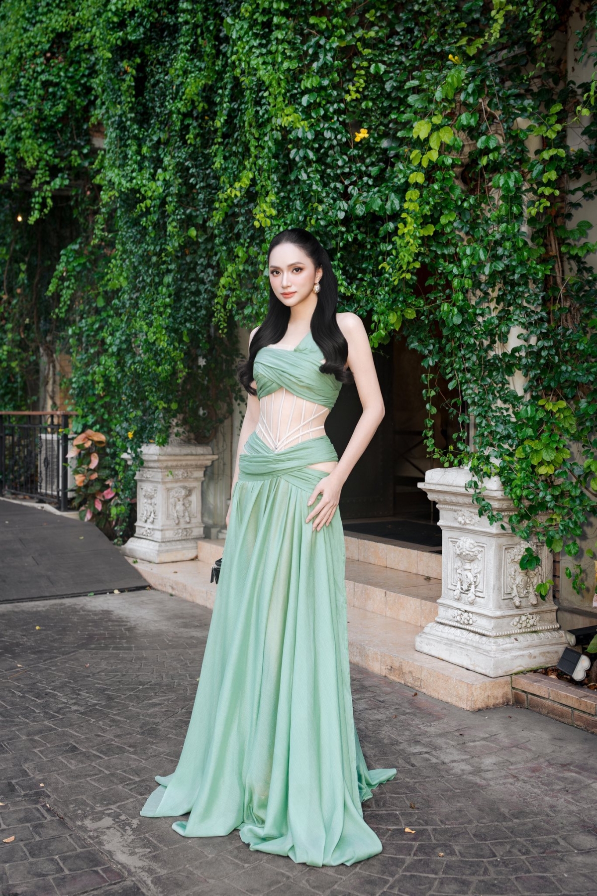 Hình ảnh nổi bật giúp Hương Giang tạo được hiệu ứng trong những ngày đầu thi. Tính đến hiện tại, có nhiều chuyên trang sắc đẹp quốc tế dự đoán cô sẽ đăng quang MGI All Stars mùa đầu tiên, trong đó có Missosology, The Pageant Chronicles, Beauty Queen World, BPageant Corner...