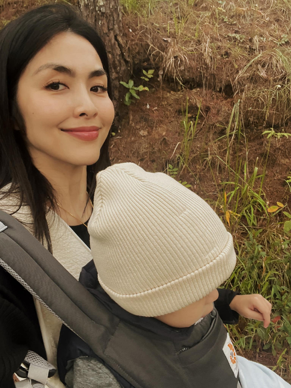 Dù còn nhỏ, các nhóc tì nhà Tăng Thanh Hà đã quá quen với những chuyên đi hòa mình vào thiên nhiên.