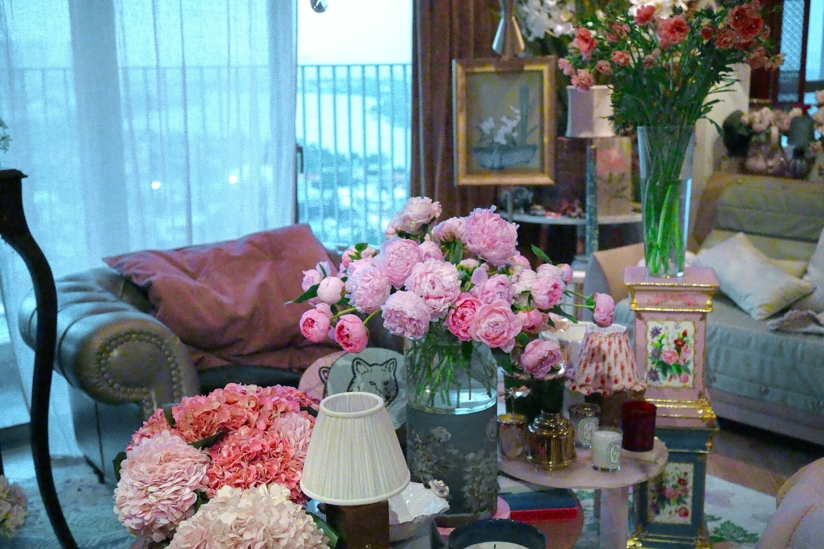 Hoa tươi nở rộ quanh năm trong tổ ấm của Lý Quí Khánh - 3