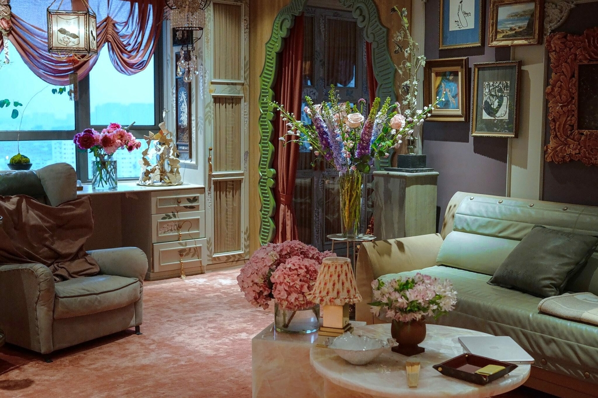 Hoa tươi nở rộ quanh năm trong tổ ấm của Lý Quí Khánh - 2