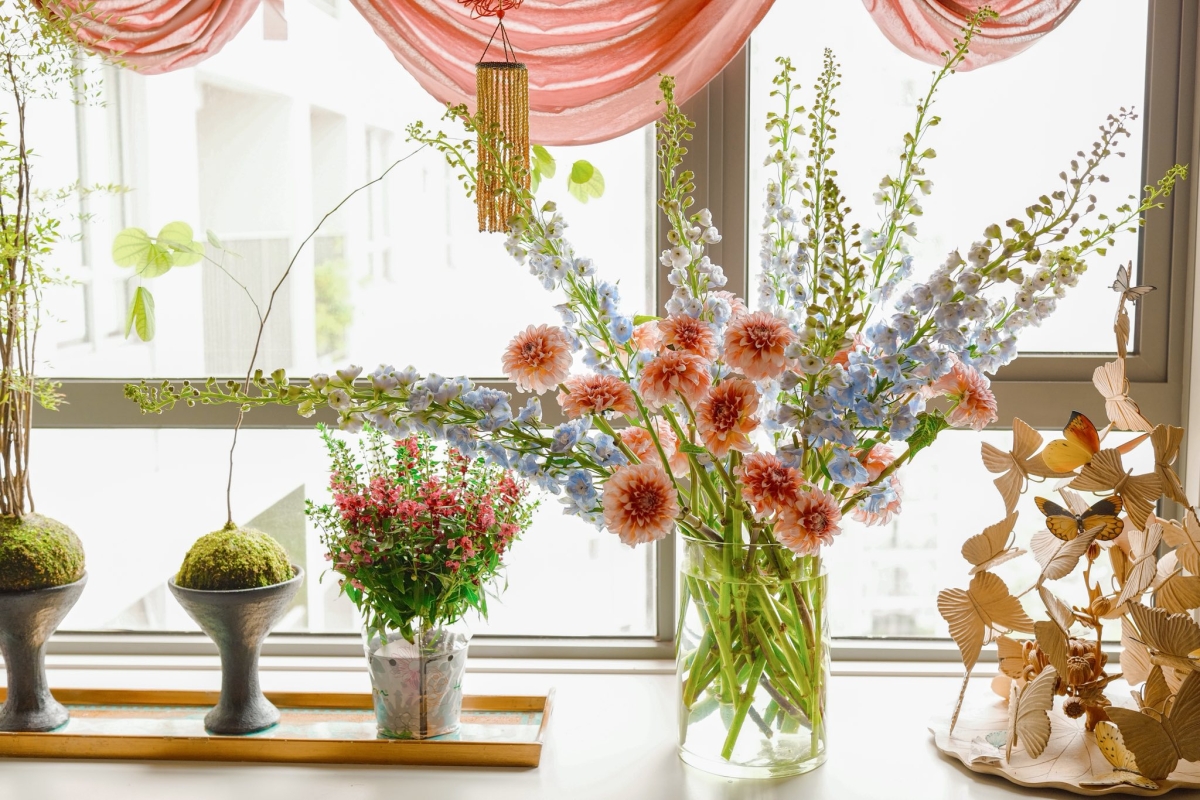 Hoa tươi nở rộ quanh năm trong tổ ấm của Lý Quí Khánh - 6