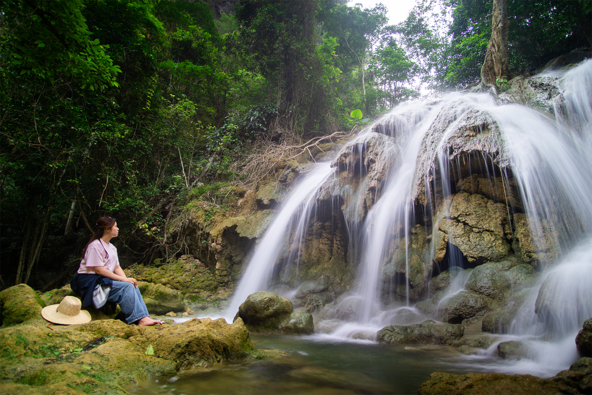 Thác Khe Dầu là địa điểm trekking, tắm thác và cắm trại lý tưởng cho du khách vào dịp hè
